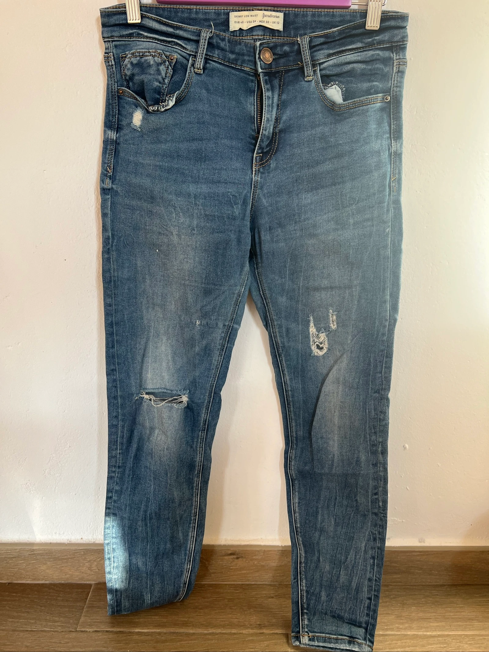 Vaqueros rotos pitillos Stradivarius 